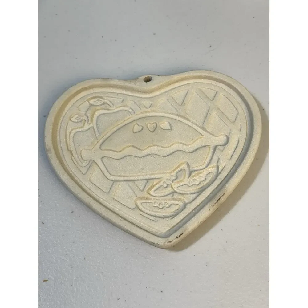 Pampered Chef Stoneware WELCOME HOME Heart Clay Pie Cookie Mold Press Design VTG